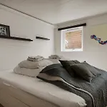 Appartement 3 Soverom, Sentralt I Og Moderne Bad *