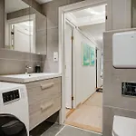 3 Soverom, Sentralt I Og Moderne Bad Appartement *