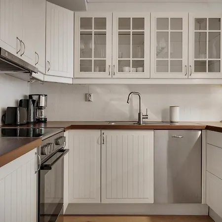 Apartment 3 Soverom, Sentralt I Og Moderne Bad