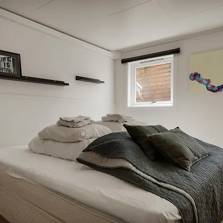 Apartamento 3 Soverom, Sentralt I Og Moderne Bad *