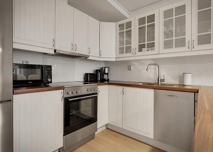 3 Soverom, Sentralt I Og Moderne Bad Leilighet *