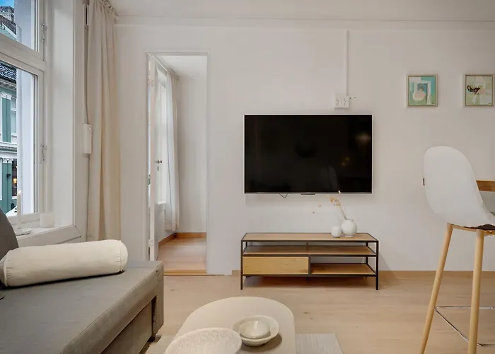 Apartment 3 Soverom, Sentralt I Og Moderne Bad