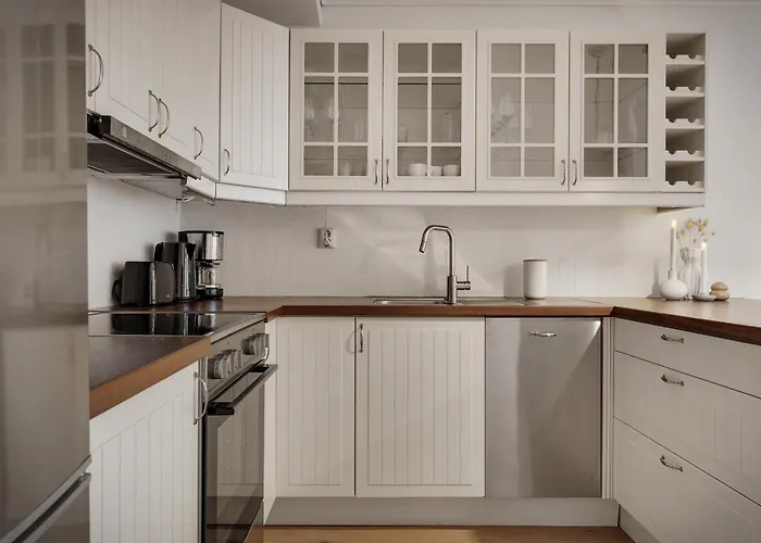 Apartment 3 Soverom, Sentralt I Og Moderne Bad